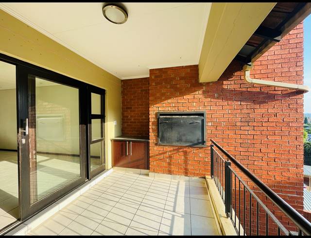 3 BEDROOM APARTMENT RENTED IN SUNNINGHILL
